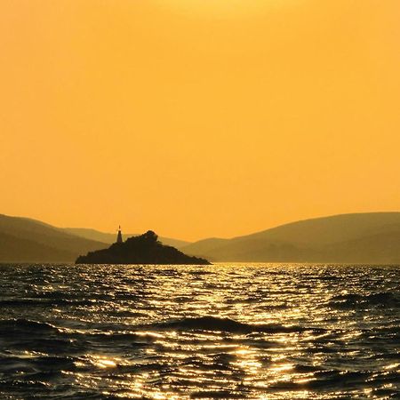 Amazing Apartment In Saldun With Wifi Trogir Ngoại thất bức ảnh