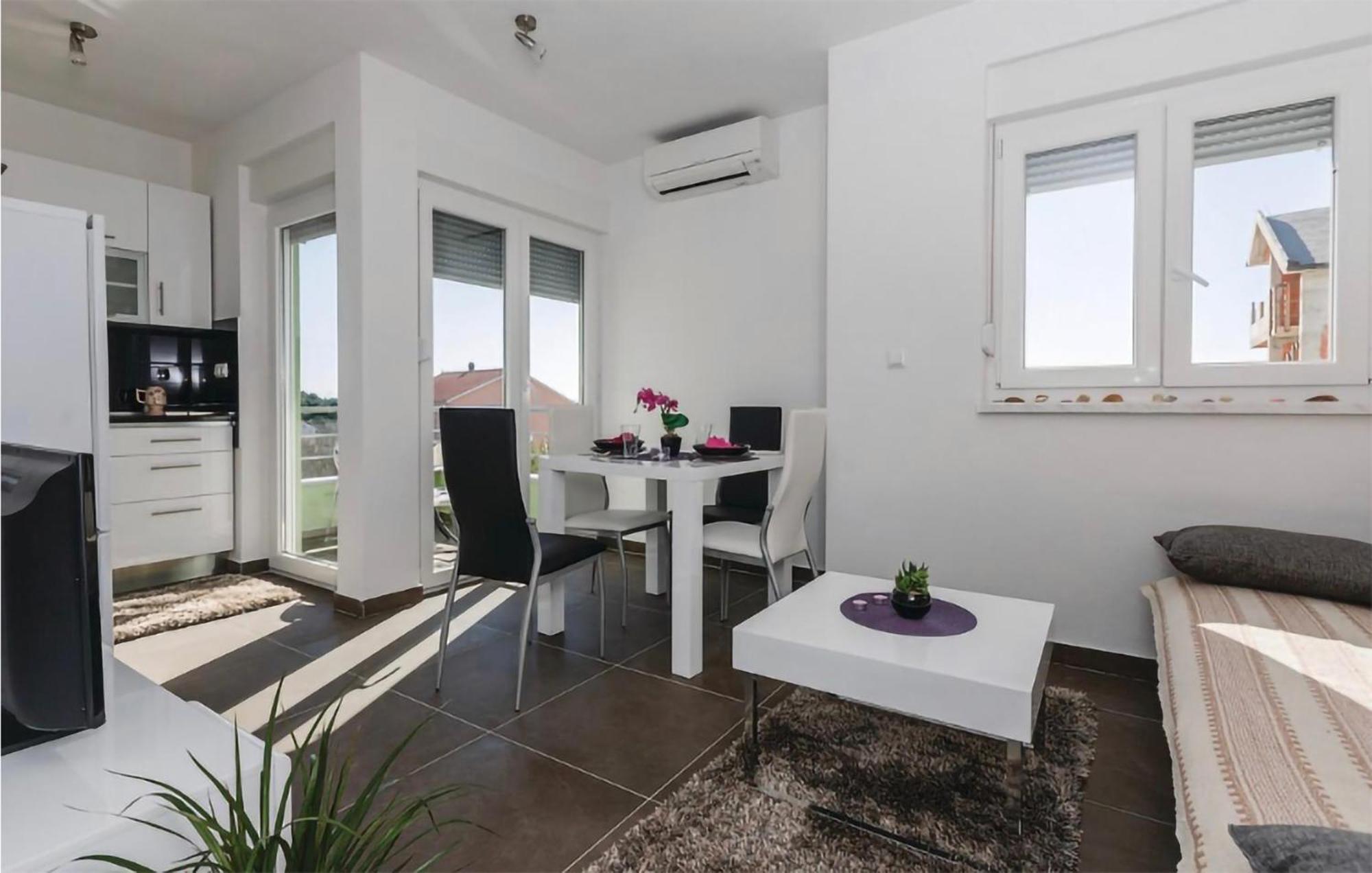 Amazing Apartment In Saldun With Wifi Trogir Ngoại thất bức ảnh
